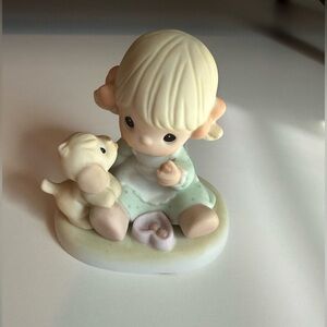 Enesco Precious Moments Figurine - Sharing Sweet Moments Together